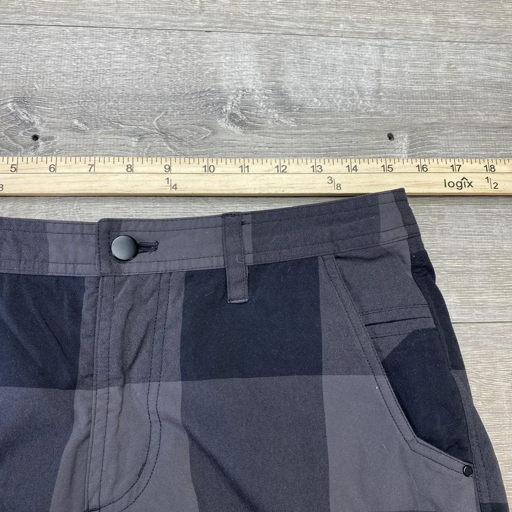 Lululemon Shorts Mens 32 Gray Plaid Chino Performance 11 Inseam Pockets Casual